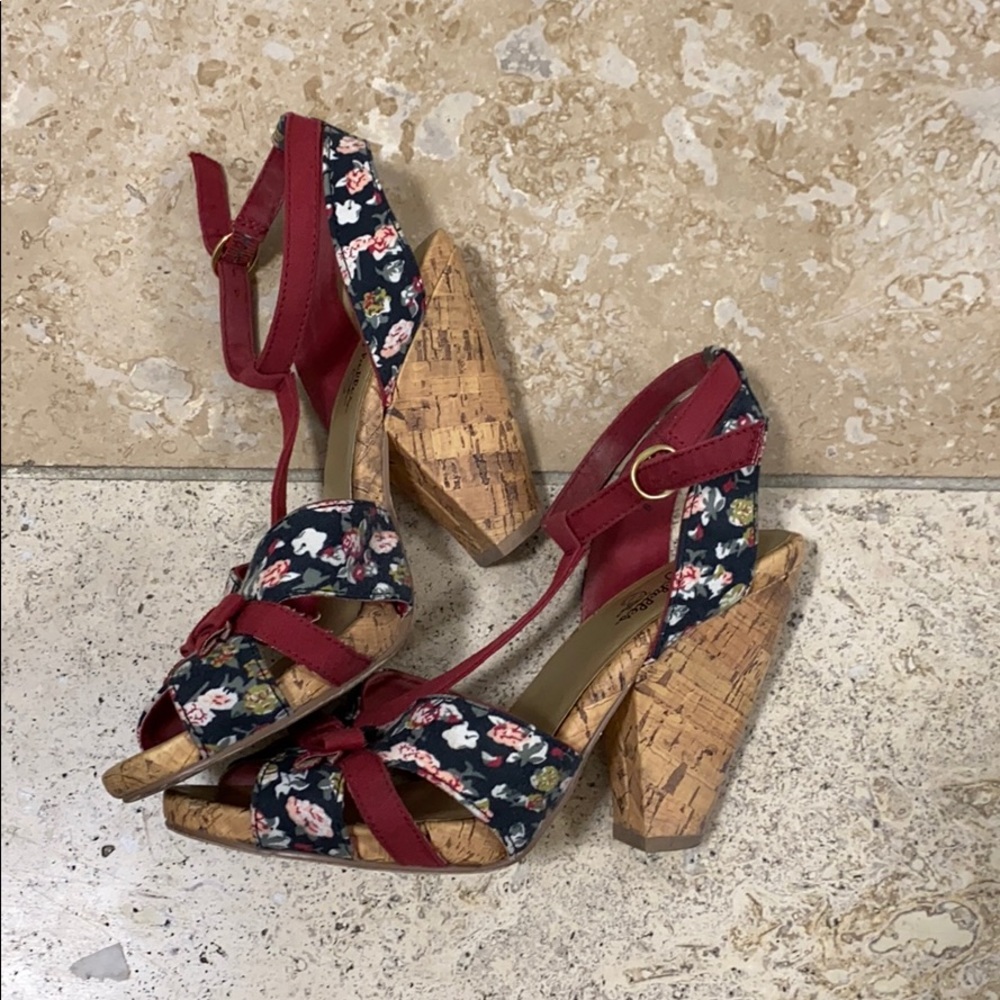 Platforms - Picture 2 of 4